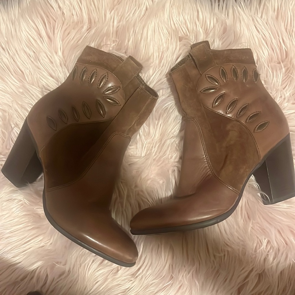 Naturalizer brown boots